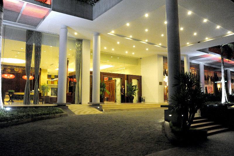 Muong Thanh Holiday Hue Hotel Exterior foto
